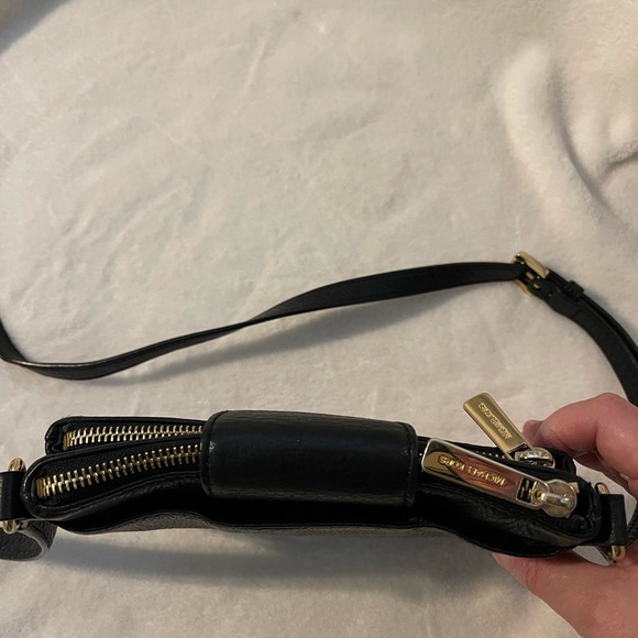 Michael Kors Black leather crossbody like new - Picture 3 of 4